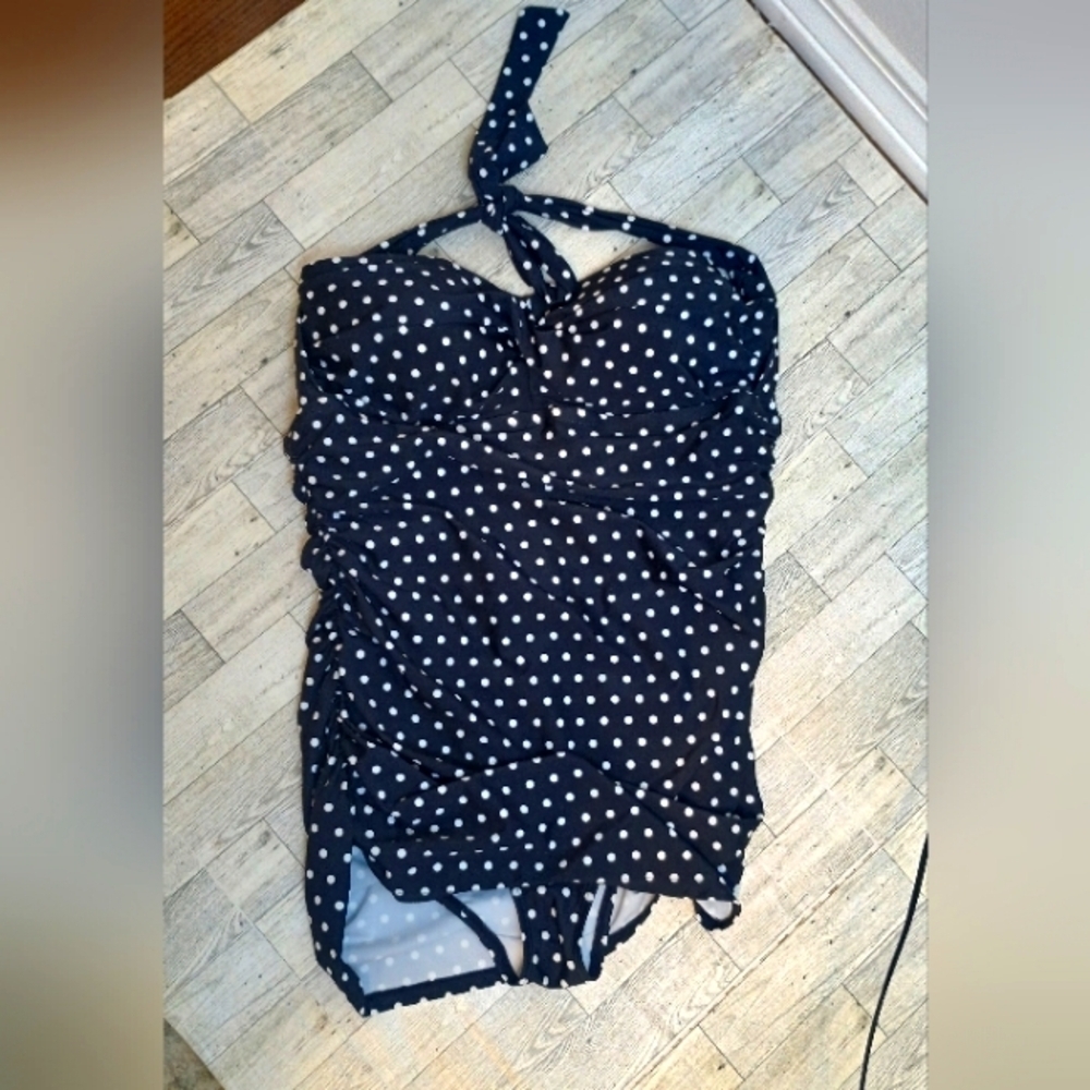 Lauren Ralph Lauren Swimwear Black Slimming Skirted One-piece Swimsuit Medium
